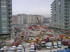 ''Zümrüt apartmanı faciası''nın 8. yıl dönümü