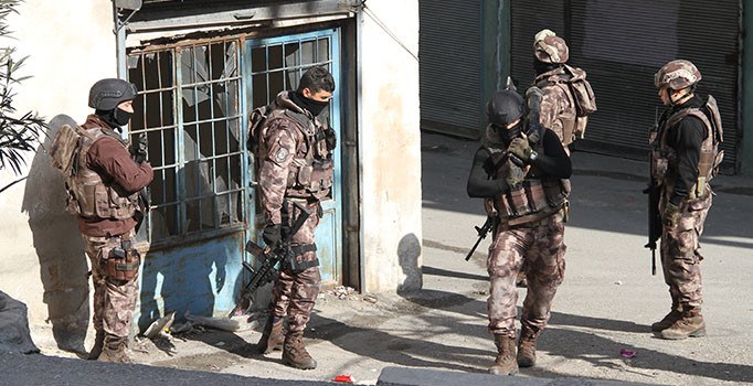 Gaziantep'te polise uzun namlulu silahla saldırı