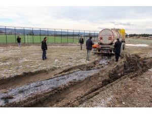 Kütahya'da tankerdeki asidin yola akması