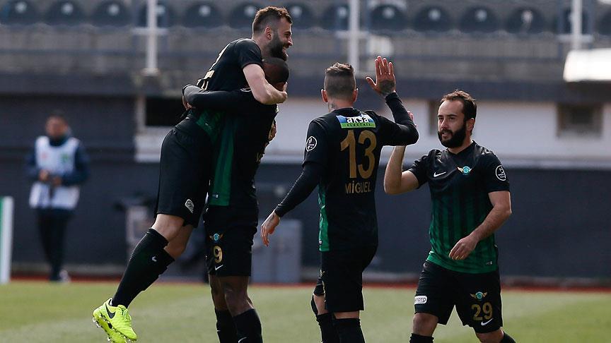 Akhisar evinde kazandı