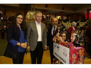 Sivas'ta halk oyunları yarışması düzenlendi