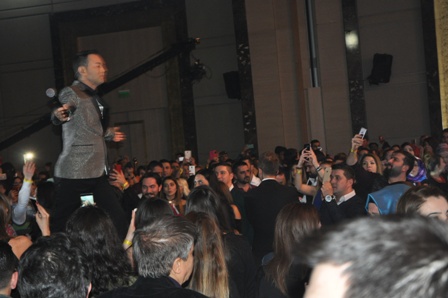 Serdar Ortaç Konya’da sevenleriyle buluştu