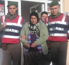 Sevgilisiyle birlikte kocasını öldürmüş