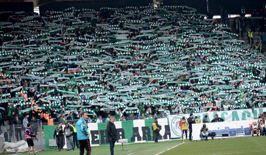 Konyaspor taraftarı Başkent'te takımını yalnız bırakmadı