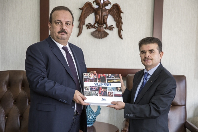 Vali Canbolat’a AA 2016 Yıllığı