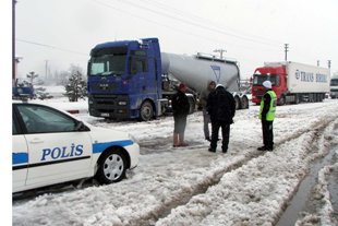 Seydişehir-Antalya yolunda kar yağışı