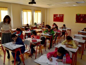 TED bursluluk sınavına yoğun katılım