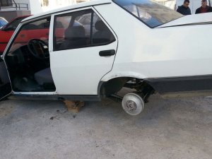 Otomobillerin jant ve lastiğini çalan şüpheliler yakalandı