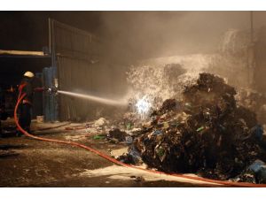 Sultangazi'de depo yangını