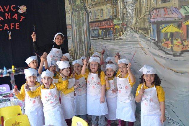 “ÇOCUKLAR SANATA DUYGULARINI AKTARIR”