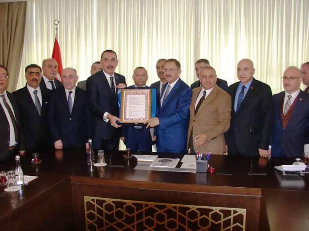 Emlak Müşavirleri Bakan Özhaseki’yi ziyaret etti.