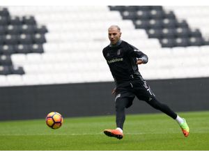 Beşiktaş'a Caner ve Demba Ba'dan iyi haber