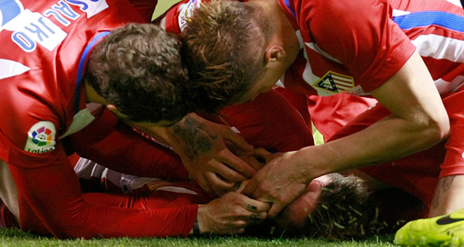 Yıldız futbolcu Fernando Torres'in dili boğazına kaçtı