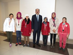 Başkan Altay’dan Sızmalı sporculara destek