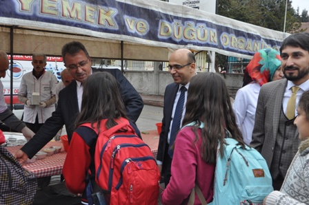 KONSİAD, Şehitler anısına  helva dağıtı