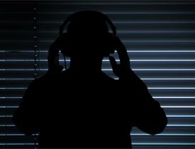 Darbecilerin cep telefonu hatlarını firari öğretmen dağıtmış