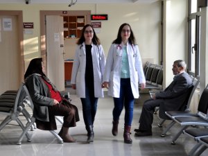 Görenleri şaşırtan doktorlar "Melek ile Dilek"