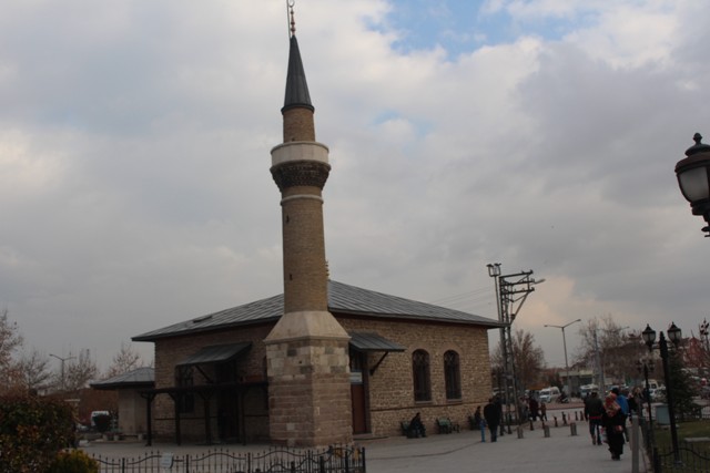 Yapısı yeni Maneviyatı eski  Tolluoğlu Cami
