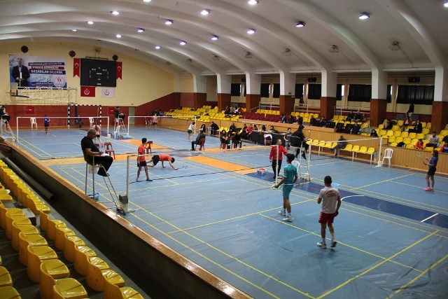 Okullar Badminton grup müsabakaları yapıldı