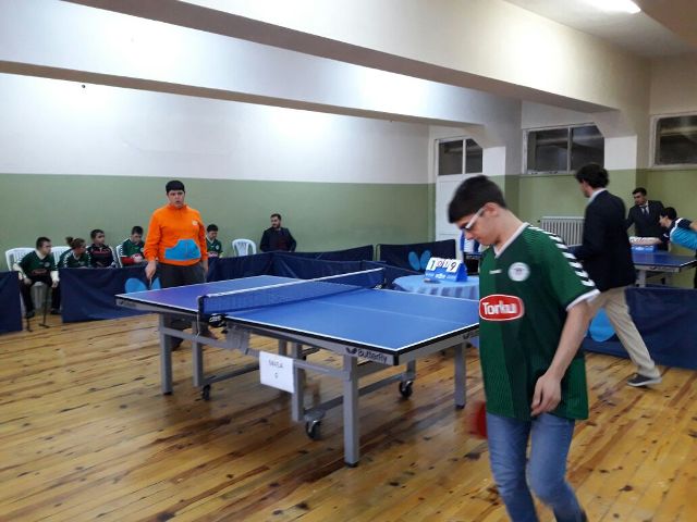 Özel sporcular masa tenisinde mücadele etti