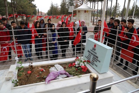 Ereğlili gençlerden Ömer Halisdemir’in kabrine ziyaret