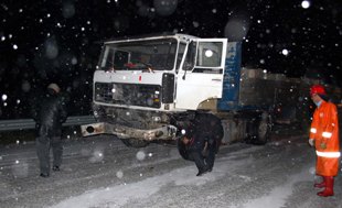 Yollar kana bulandı: 2 ölü 11 yaralı