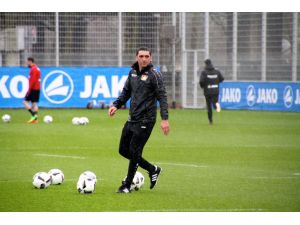 Stuttgart, Tayfun Korkut ile ilk kez yenildi