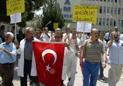 Sağlık çalışanlarından protesto