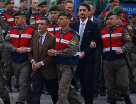 Kendileri suikastçı, eşleri hırsız...