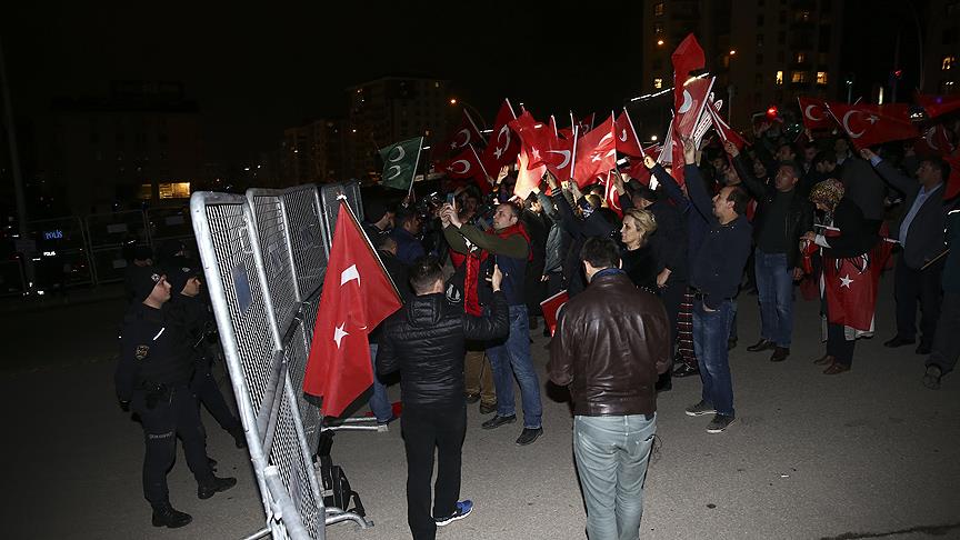 Hollanda'nın Ankara Büyükelçiliği önünde protesto