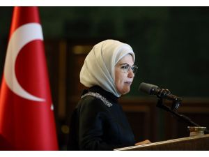 Emine Erdoğan, iş kadınları, kadın sanatçı ve sporculara yemek verdi