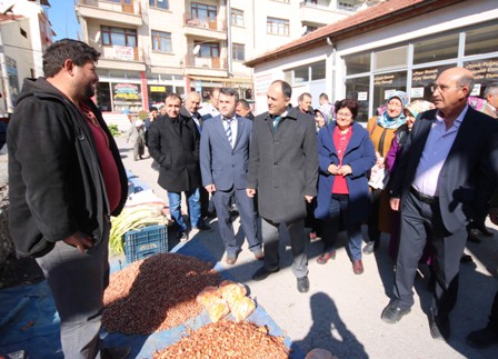 Başkan Özaltun pazarcı esnafıyla buluştu