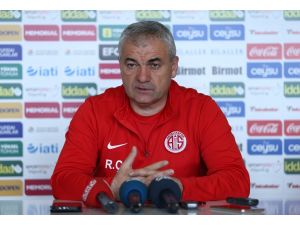 "Beşiktaş'ın Olympiakos'la oynaması bizim için avantaj değil"