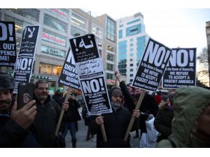 New York'ta Trump'ı protesto eden gruba polis müdahalesi