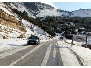 Manisa'da kar yağışı