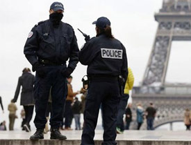 Paris'teki havaalanında silah sesleri!