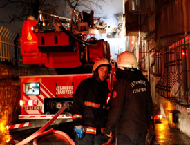Beyoğlu'nda yangın! Üç çocuk hayatını kaybetti