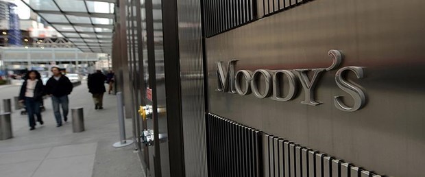 Zaman ayarlı Moody's! Referandum öncesi Türkiye'nin görünümü düşürüldü