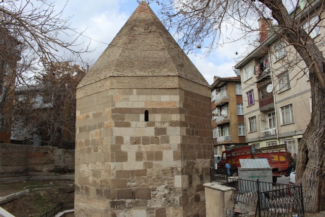 Selçuklu'dan vezir Mirası 'Karaaslan Türbesi'
