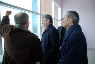 Akyürek Gençlik Merkezi'ni gezdi