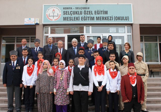 Özel öğrencilerden "Zafer" tiyatrosu