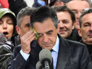 Fransa'da Fillon hakkındaki suç dosyası genişliyor
