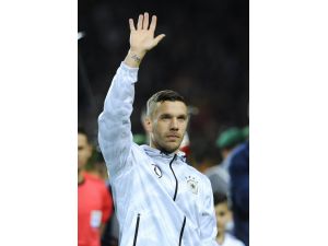 "Podolski'nin veda maçı"nda Almanya İngiltere'yi yendi