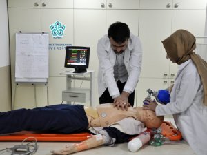 NEÜ’de Tıp ve Sağlık öğrencilerinin özgüveni artıyor hata oranı düşüyor