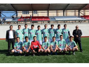 Suşehri'nde iş adamından forma yardımı