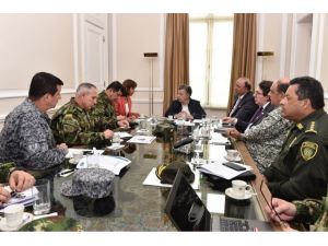 Venezuela askerleri Kolombiya'dan çekildi