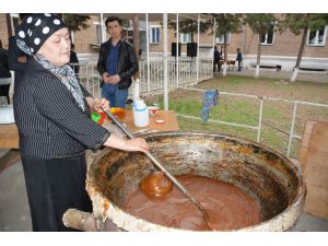 Özbekler ilkbaharı "Sümelek" tatlısıyla karşılıyor