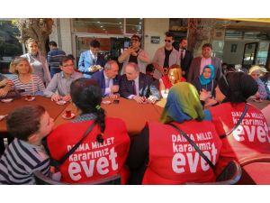 Bakan Özlü İzmir’de gençlerle buluştu