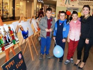 Deha’lı Down sendromlu  Özel çocukların Kent plaza’daki Fotoğraf sergisi beğeni topladı