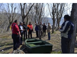 İzmir'de alabora olan kayıktaki 3 kişiden birinin kaybolması